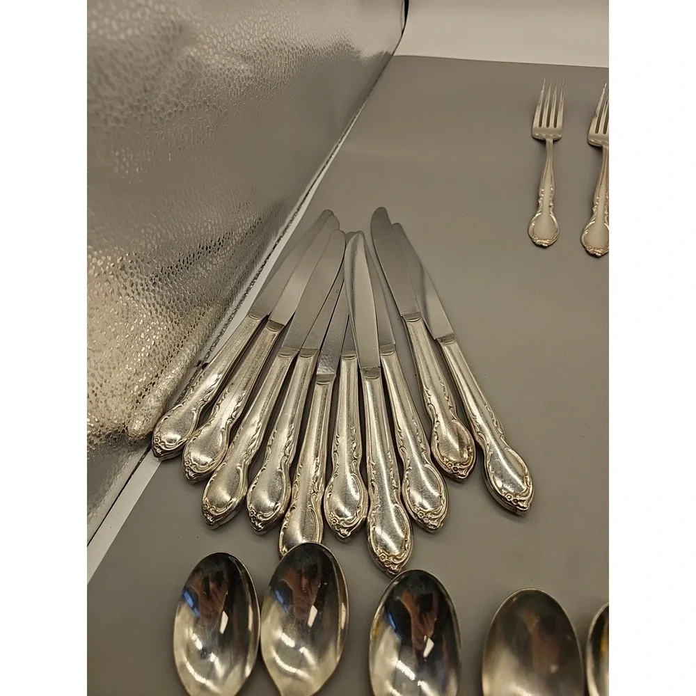 Rogers Stainless Flatware 42 Mixed Pieces‎ Knives Forks Spoons Floral Pattern